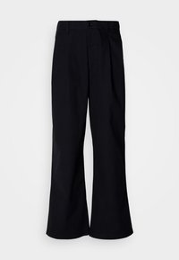 Pantaloni negri cu croi larg din bumbac, cu pliuri frontale, dotati cu închidere prin nasture și bucle pentru curea, textura netedă și fără modele vizibile.