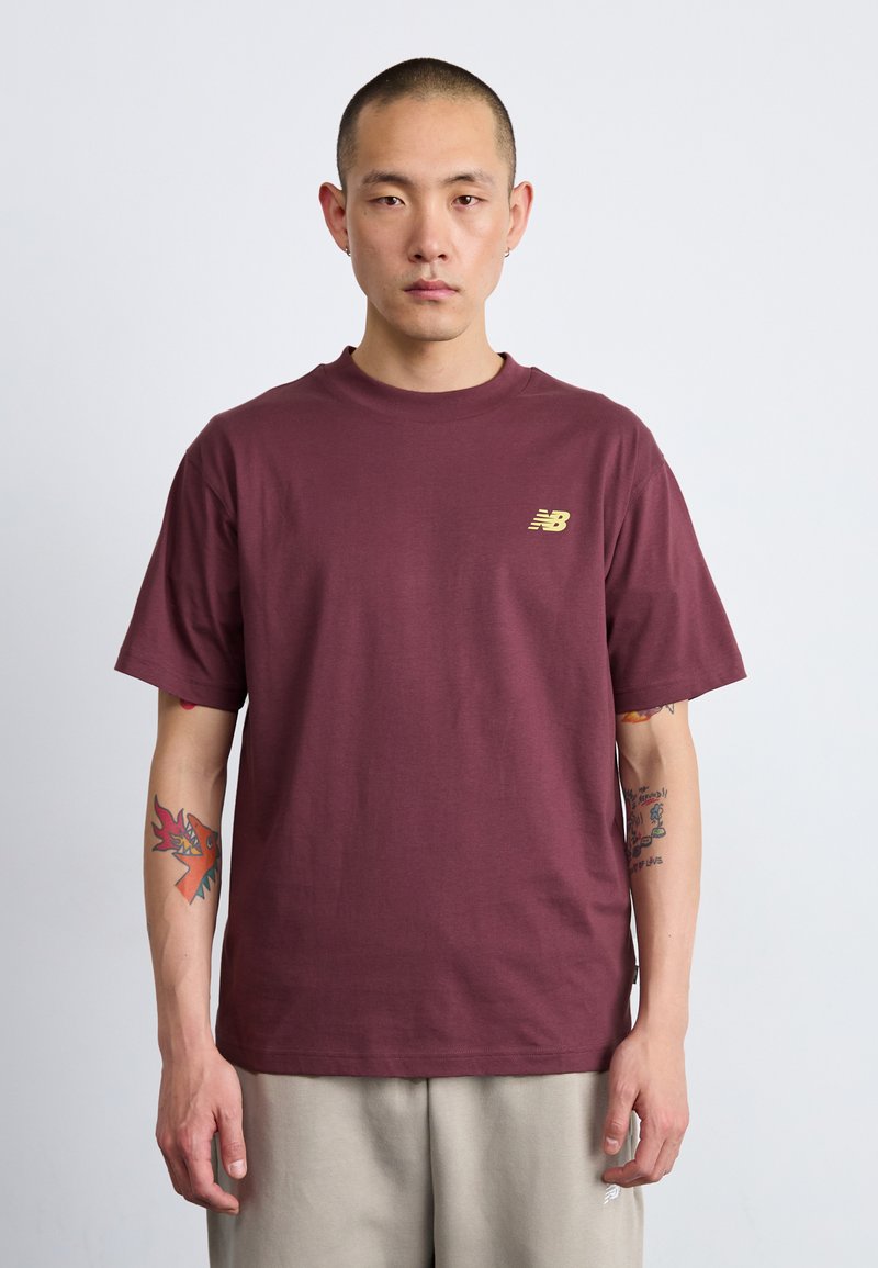 New Balance SPORT ESSENTIALS LOGO - Marškinėliai su spaudiniu - faded plum