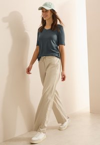 Cecil V-NECK - T-paita - grün