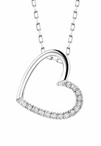 Collar con colgante de corazón plateado con un diseño curvo, que presenta una fila de piedras preciosas brillantes a lo largo del borde inferior y una delicada cadena.