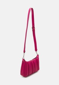 KARL LAGERFELD SMALL KUSHION - Sac à main - persian red
