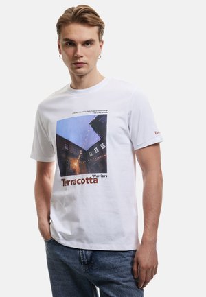 - T-shirt z nadrukiem