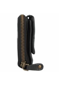 Portafoglio in pelle nera con cerniera dorata, design compatto, superficie texturizzata e una piccola cinghia con bottone a pressione sul lato.