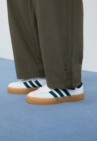 SAMBAE - Sneakers laag - white/off white/aurora ivy