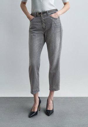 KOONS JEWEL BUTTONS - Bő szabású farmernadrág - grey