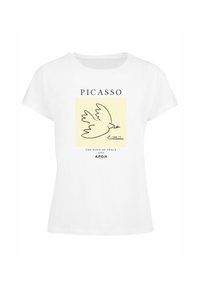 Weißes T-Shirt mit einem minimalistischen Design einer Taube, die in Schwarz umrandet ist, auf einem gelben quadratischen Hintergrund, und Text über und unter der Taube.