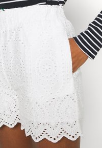 YAS YASHOLI  - Shorts - star white