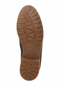 Talpă din cauciuc brown cu un model de aderentă adânc și caneluri, având numele brandului embosat. Secțiunea superioară neagră este parțial vizibilă la margine.