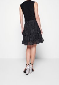 JDY A-linjainen hame - black