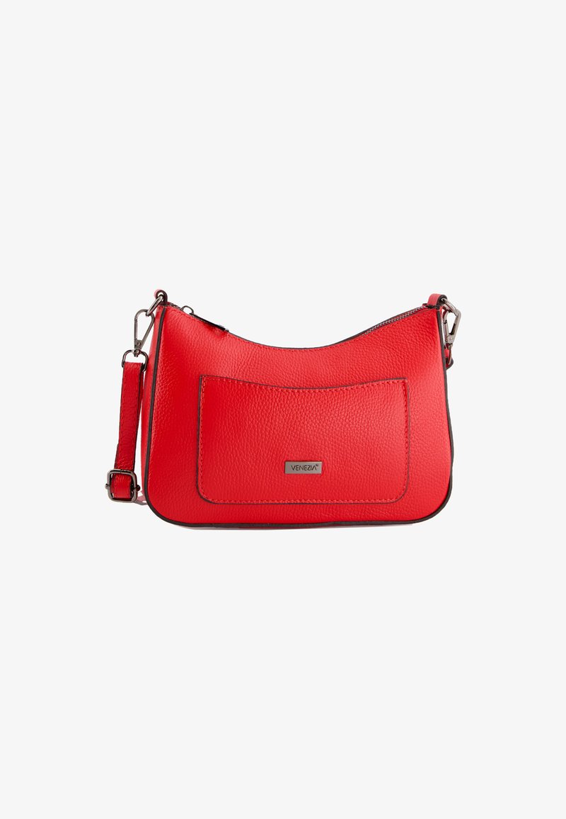 Sac à épaule en cuir rouge avec une forme arrondie, finition texturée, poche frontale et bandoulière réglable. Équipé de quincaillerie en ton argent.