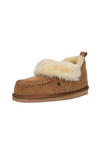Tan suède pantoffel met een fluffy beige schapenvachtvoering, gestikte details en een gestructureerde rubberen zool. Een gemakkelijk aan te trekken ontwerp met een achterste lip.
