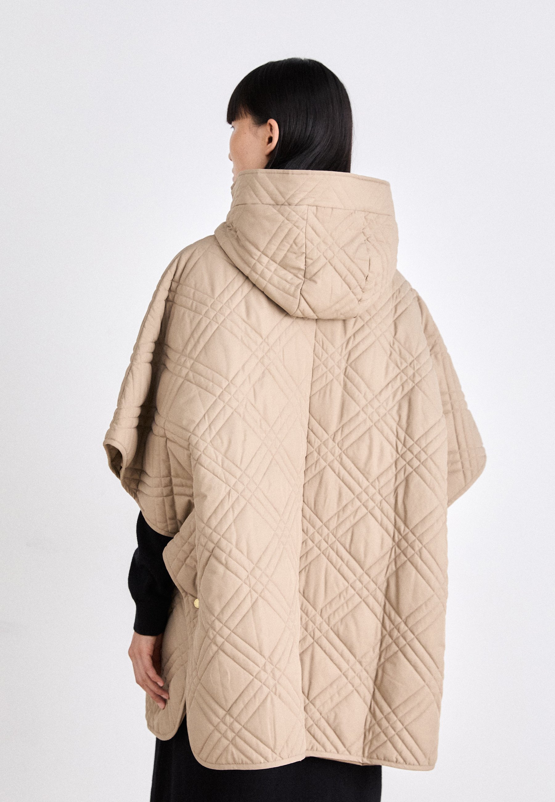 ＜Barbour × 6(ROKU)＞QUILTED PONCHO/コート Barbour（バブアー）の「＜Barbour × 6(ROKU)＞QUILTED PONCHO