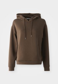 Hnědá mikina s kapucí, přední klokanská kapsa, šňůrky na stažení a jemné logo "Moss Copenhagen" na hrudi, vystavená na jednoduchém pozadí.