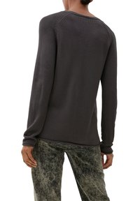 QS Sweter