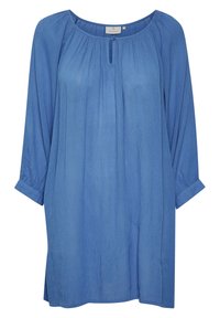 Blusa blu con maniche a tre quarti, texture plissettata, collo rotondo con plice di bottoni e una vestibilità ampia e fluida.