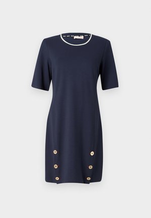 Tumedat sinine kleit lühikeste varrukatega, ümarate kaelustega ja dekoratiivsete kuldsete nööpidega külgedel. Valmistatud siledast, venivast kangast.