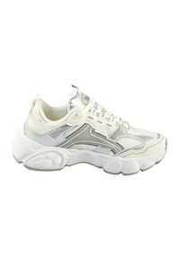 Valge sportlik king, millel on hõbedased aktsendid, võrgumaterjalid ja sünteetilised materjalid, ümar põhi, kihiline disain ja tekstuurilised detailid ülaosas.