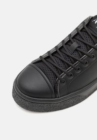 Armani Exchange LACE UP - Sneakers basse - black