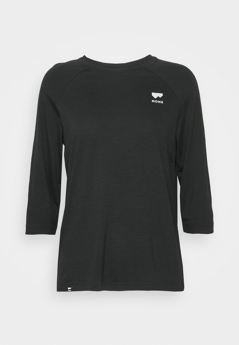 Svart långärmad skjorta med rundad halsringning. Har en liten vit logotyp på bröstet och en subtil textur. Avslappnad passform.