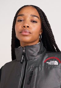 The North Face W RETRO DENALI JACKET - Veste polaire - black/moonstone grey
