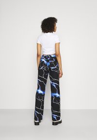 Jaded London LIGHTNING - Calças de ganga de perna direita - blue