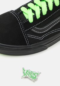 Vans OLD SKOOL UNISEX - Tenisice - metal hyperpop black