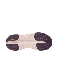 Suela de zapato con base beige claro y secciones en púrpura oscuro. Patrones de agarre texturizados y branding de Goodyear visibles.