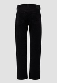 Czarne spodnie w kordurze z prostymi nogawkami, tylnymi kieszeniami oraz gładką fakturą z delikatnym połyskiem.