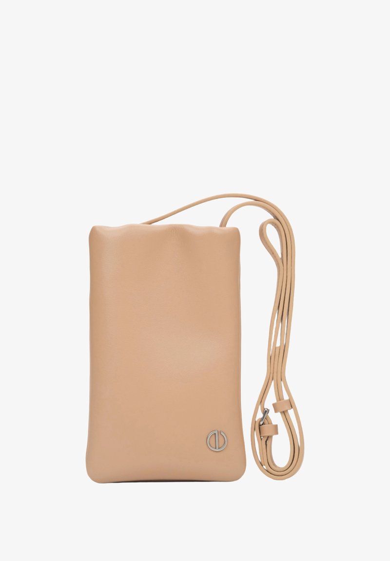 Lichtbeige leren schoudertas met een gestructureerde, golvende bovenrand, verstelbare schouderband en een ronde logo-accent in de onderste hoek.