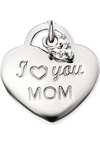 Ciondolo in argento a forma di cuore con la scritta incisa "Ti amo MAMMA", caratterizzato da una piccola pietra trasparente a forma di cuore attaccata nella parte superiore.