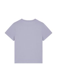 Lila t-shirt met korte mouwen, ronde hals, gemaakt van zacht materiaal. Gladde textuur met een regular fit en een schone, eenvoudige design.