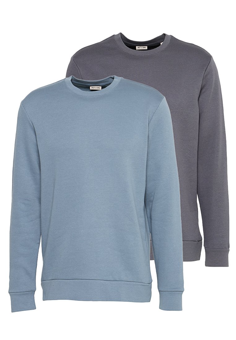 Twee sweaters, één lichtblauw en één donkergrey, met een ronde hals, lange mouwen, ribgebreide mouwen en zoom. Van een katoenmix.