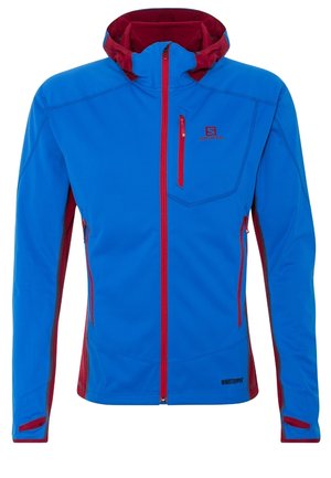 Blaue Softshelljacke mit roten Reißverschlüssen, rot gefütterter Kapuze, Reißverschlüssen an Brust- und Seitentaschen und "Windstopper"-Etikett vorne unten.