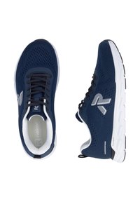 Chaussures de sport en mesh respirant bleu marine avec semelles blanches, lacets noirs et un logo sur le côté, vues de dessus et de profil.