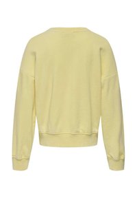 Sweatshirt jaune avec un col rond, des coutures d'épaule tombantes, des manches longues et un ourlet côtelé. Tissu doux et design minimaliste.