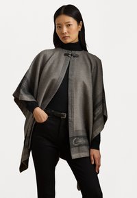 Lauren Ralph Lauren BUCKLE TRIM BELTING MOTIF JACQUARD RUANA - Pláštenka - grey/black