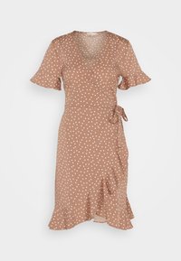 Vestido envuelto de lunares marrones con mangas cortas con volante, escote en V, cintura con lazo y bajo con volantes, hecho de tela ligera.