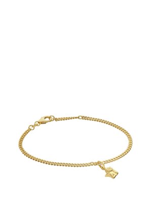 Goldkettchenarmband mit einem kleinen Teddybär-Anhänger und einem Karabinerverschluss vor weißem Hintergrund.