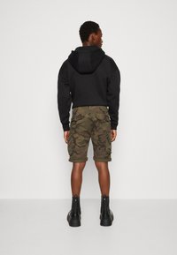 Alpha Industries CREW CAMO - Rövidnadrágok - dark olive