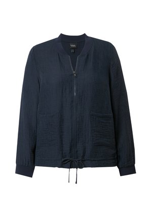 Laivaston pommitustakki, jolla on ryppyinen tekstuuri, vetoketjuluukku, kaksi etutaskua ja säädettävä nyöripohja. Ribbed hihansuut ja kaulus.