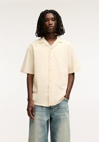 PULL&BEAR SHORT SLEEVE - Skjorter - ochre