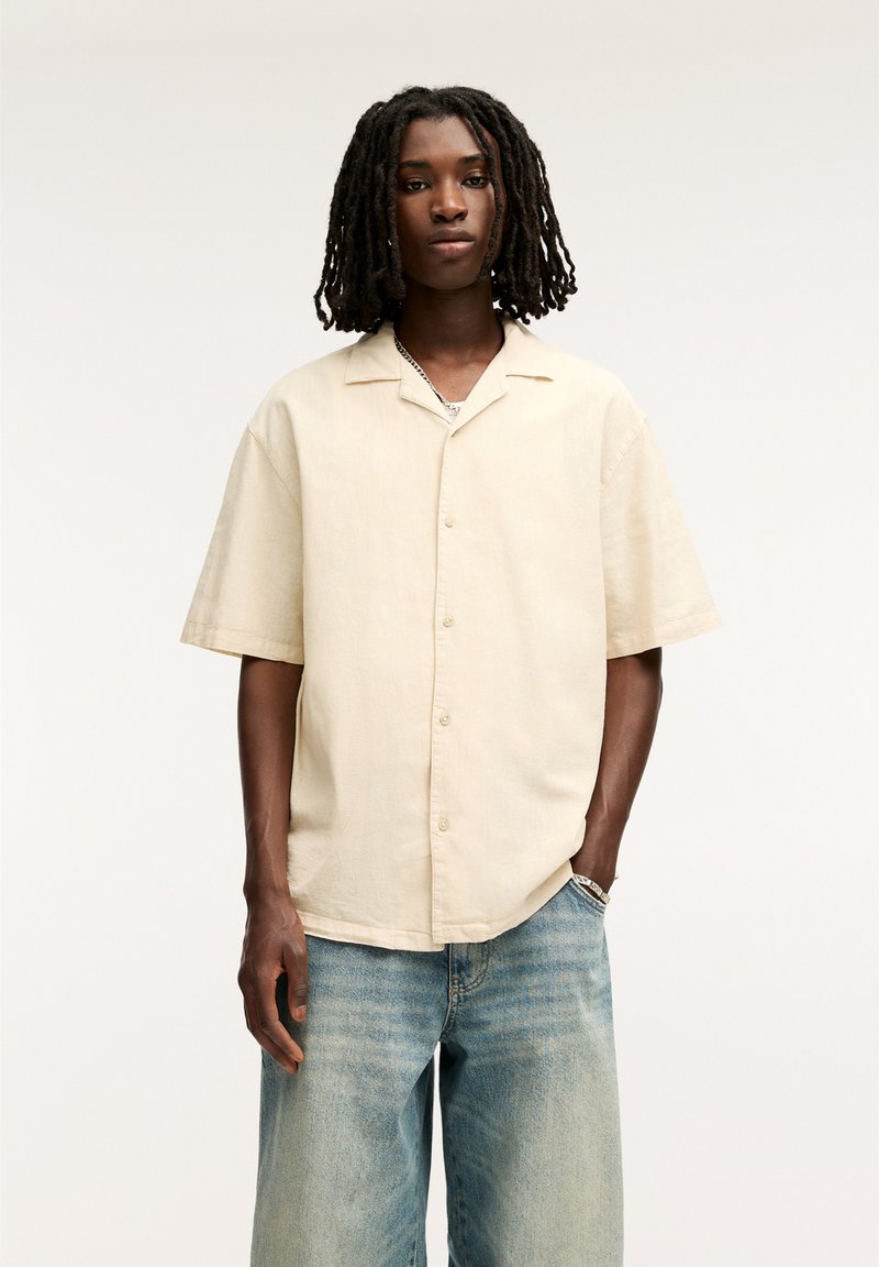 PULL&BEAR SHORT SLEEVE - Skjorter - ochre