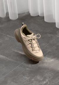 GLENCLYFFEURBAN-Kasdieniaisuvarstomibatai-mushroomgrey/mochabrown