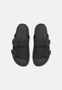 Sandale negre din cauciuc, cu două curele ajustabile, având catarame plate negre; talpă texturată; "BUFFALO" embosat pe talpă.