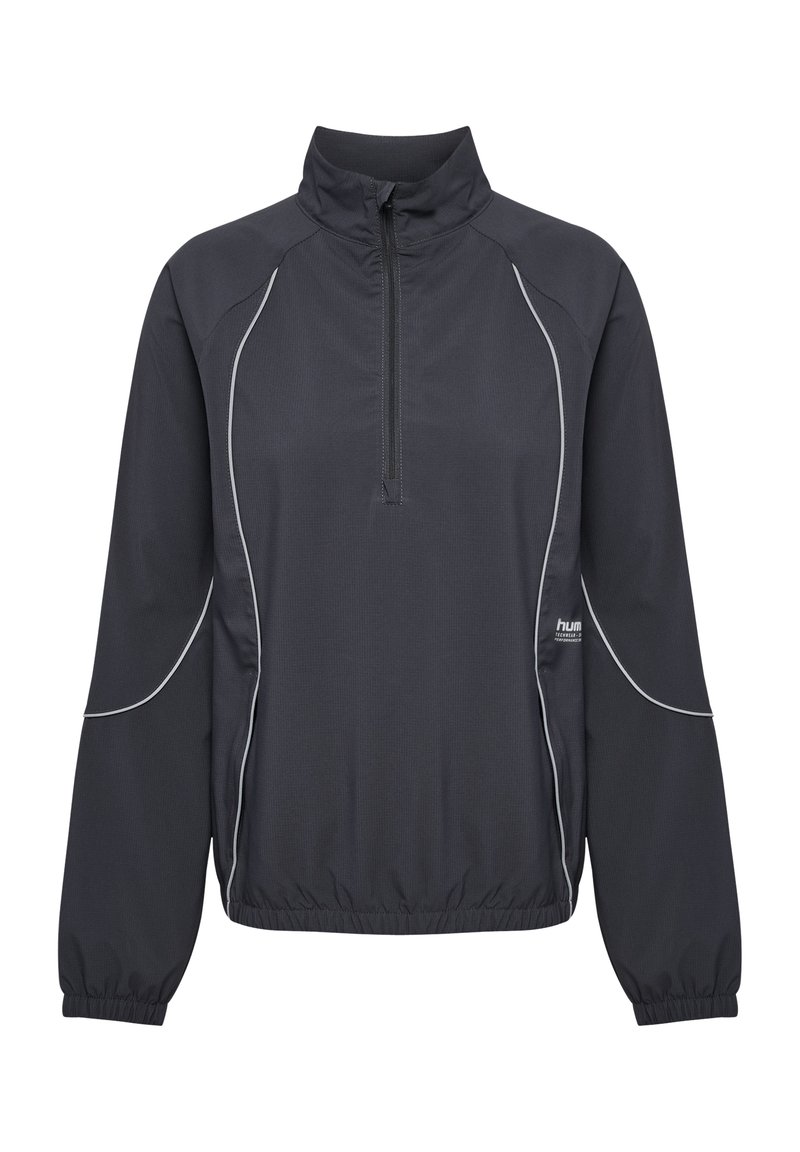 Svart tröja med halvdrog zipp, elastiska ärmar och dragsko nederkant. Har kontrasterande grå sömmar och en minimal logotyp.