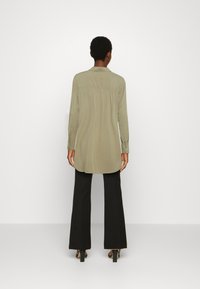 Lindex JANE - Blusa com botões - light khaki
