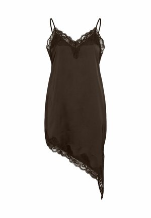 Robe nuisette en satin noir avec bordure en dentelle, ourlet asymétrique et fines bretelles.