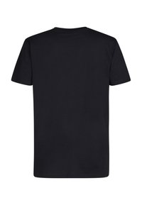 Černé bavlněné tričko s krátkými rukávy, kulatým výstřihem a hladkou strukturou, které má jednoduchý design bez viditelných log nebo vzorů.