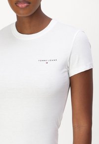 Tommy Jeans LINEAR TEE 2 PACK - Camiseta básica - regatta red/white