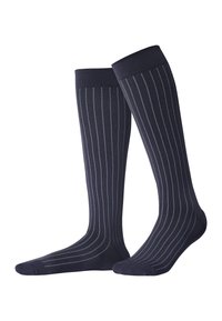 Marineblaue kniehohe Socken mit dünnen kontrastierenden Streifen, gefertigt aus einem glatten, elastischen Material. Rippbündchen für Komfort und passgenauen Sitz.